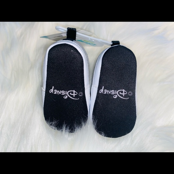 New adorable Minnie Mouse shoes - Picture 3 of 5